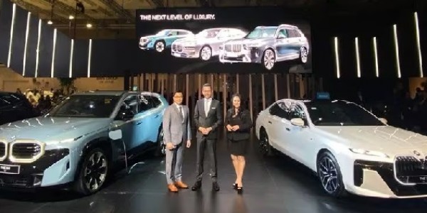 Wow.. BMW Luncurkan XM hingga Seri 7 di GIIAS 2023
