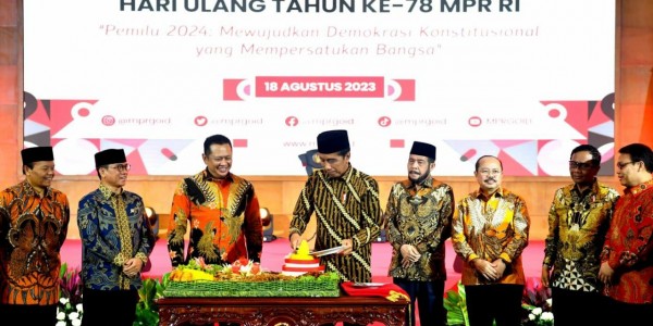 Hadiri Peringatan Hari Konstitusi, Jokowi Tekankan Pentingnya Visi Dilandasi Tolok Ukur yang Jelas