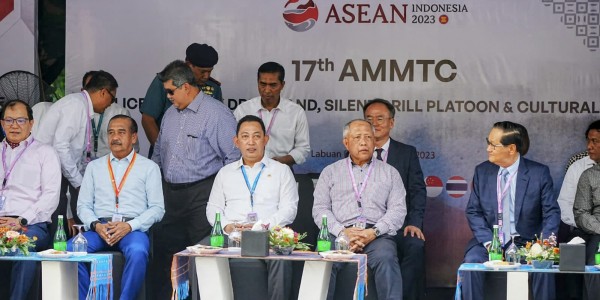 Nikmati Sunset Labuan Bajo Bareng Delegasi AMMTC, Kapolri: Kita Serap Energi Positif Majukan ASEAN