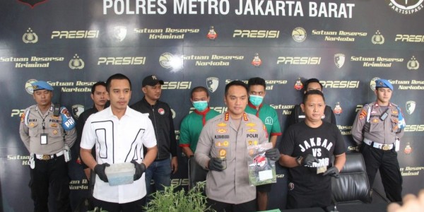Penangkapan Pesulap Oge Arthemus, Polisi Temukan Lima Batang Pohon Ganja di Rumahnya