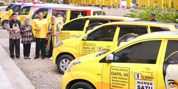 Serahkan 12 Unit mobil dan 64 Motor ke DPD Golkar Dapil Jateng 7, Bamsoet Ajak Hindari Politik Identitas