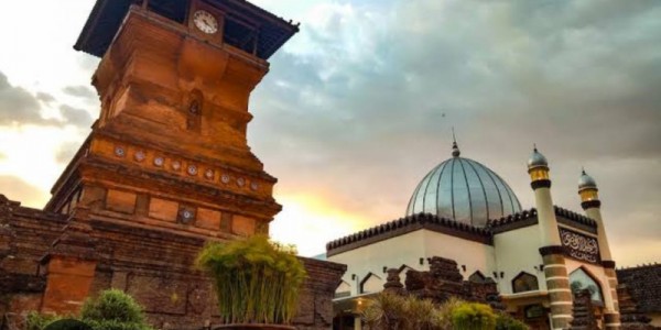 Bhineka Tunggal Ika Dengan Piagam Madinah Senafas