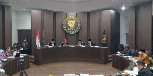 Ngeyel Tak Revisi Aturan Keterwakilan Perempuan, DKPP Sidang Pimpinan KPU