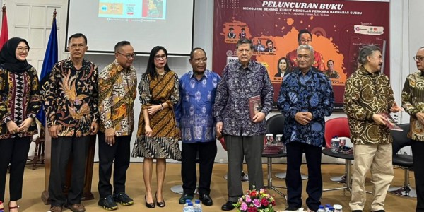 Buku Mengurai Benang Kusut Keadilan Perkara Barnabas Suebu, Masukkan Presiden Rehabilitasi Barnabas