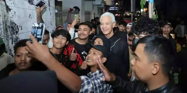 Riuh Warga Bandung Sambut Kedatangan Ganjar, Masyarakat Semangat Ikut Aktifitas Bersama