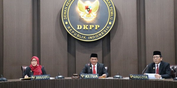 Ketahuan Berselingkuh, DKPP Pecat Anggota KPU Kabupaten Lembata