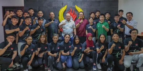 Lepas Atlet Wushu Jatim, Ketua DPD RI Berpesan Agar Atlet Jaga Prestasi dan Kekompakan