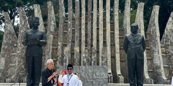 Pakai Baju Putih yang Disiapkan Pilpres 2019, Mahfud: Dulu Tidak Jadi Dipakai