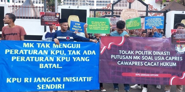 Aksi 20 Oktober, Mahasiswa: KPU Jangan Offside, Putusan MK Cacat Hukum