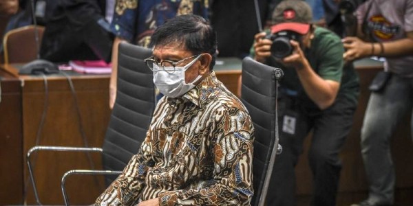 Bacakan Pleidoi, Johnny G Plate Minta Maaf Kepada Presiden