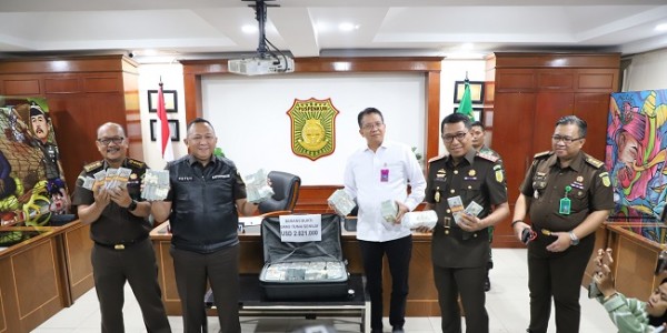 Achsanul Qosasi-Sadikin Rusli Kembalikan Uang Rp 31,4 Miliar ke Kejagung