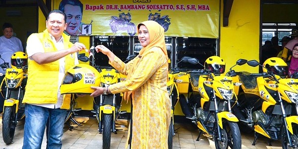 Resmikan Posko Bersama Caleg Golkar dan Bagikan Motor Patroli Partai, Bamsoet Ajak Jaga Kondusifitas Bangsa Jelang Pemilu