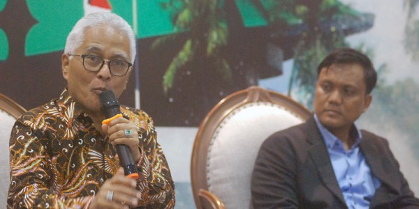 Dialektika Demokrasi Dengan Tema