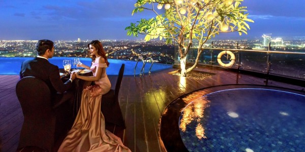 Nikmati Makan Malam Romantis dengan View Terbaik Kota Surabaya
