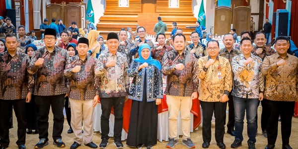 Tandatangani NPHD Bersama KPU dan Bawaslu Jatim, Khofifah: Komitmen Wujudkan Pemilu Aman