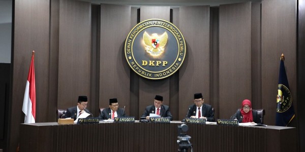 DKPP Beri Sanksi Peringatan Keras Ketua dan Anggota Bawaslu RI 
