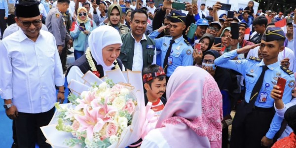 Sapa Ribuan Nelayan se-Jatim, Khofifah: Nelayan Jadi Pemersatu Indonesia Sebagai Negara Bahari