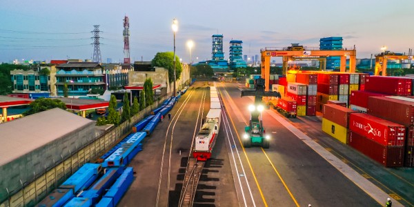 Layanan Baru Receiving Peti Kemas di TPS via Kereta Api