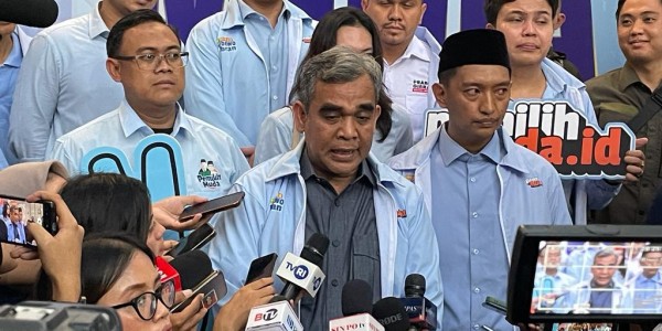 Aksi Gibran Saat Debat Capres Ditegur KPU, TKN: Tidak akan Dilakukan Lagi