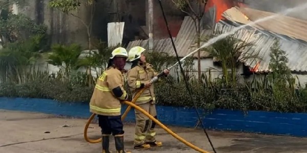 Kebakaran Rumah di Cakung Barat, Seorang Ibu Tewas Terjebak Kobaran Api 