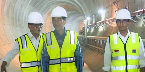 Dampingi Presiden Jokowi Tinjau Pembangunan Jalur MRT Fase 2A, Heru Budi: Berjalan Sesuai Rencana 