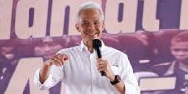 Bicara Soal KTP Sakti, Ganjar: Semua Bantuan Cukup dalam Satu Kartu Identitas