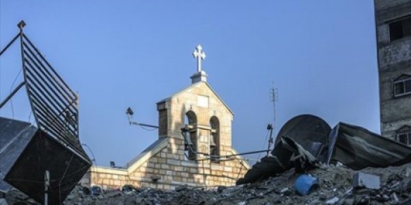 Penembak Jitu Israel Bunuh Ibu dan Anak dalam Gereja Katolik di Gaza