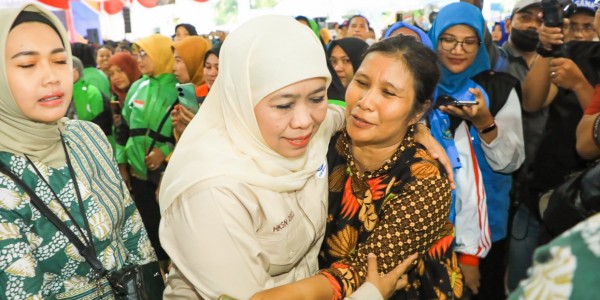 Peringatan Hari Ibu, Gubernur Khofifah Minta Bahagiakan dan Sejahterakan Ibu Indonesia