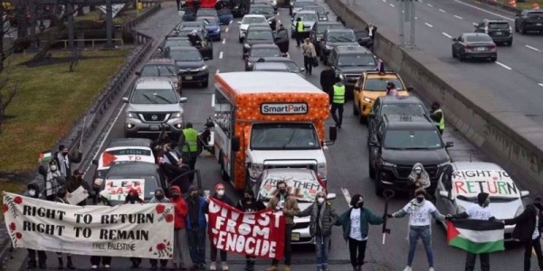 Demonstran Pro Palestina di AS Blokade Jalan Menuju Bandara New York dan Los Angeles