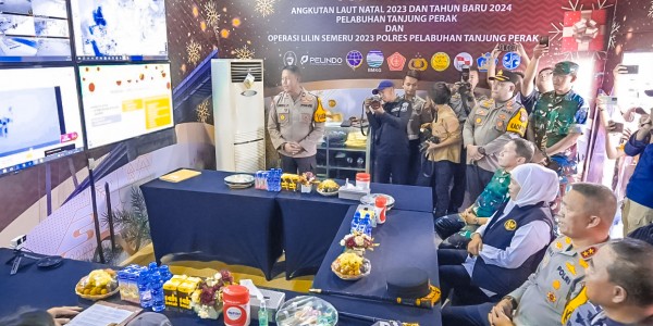 Operasi Lilin Semeru, Pelabuhan Tanjung Perak Dicek Gubernur, Pangdam, Kapolda dan Pangkoarmada II