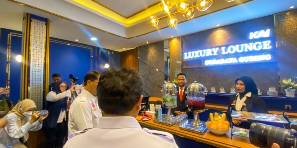 Dirut KAI Resmikan Luxury Lounge di Stasiun Surabaya Gubeng, Apa Saja Fasilitasnya?