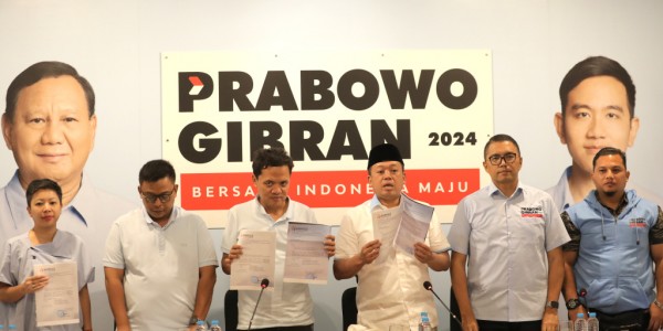 TKN Prabowo-Gibran Gelar Konferensi Pers Terkait Pemanggilan Cawapres Gibran Bagi Susu
