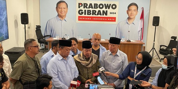 Pimpinan Ponpes Buntet Dukung Prabowo-Gibran, Iwan Bule: Insya Allah di Jabar Menang Telak!