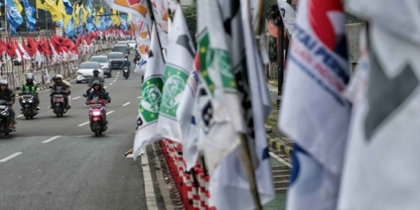 Bendera Parpol Dipasang di Stick Cone, Bawaslu DKI: Harusnya Parpol Beri Pendidikan Politik yang Benar 
