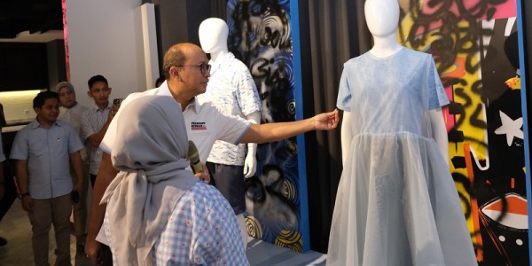 Kunjungi Pameran Official Merchandise Pemilih Muda, Ketua TKN Prabowo-Gibran Apresiasi Kreasi Tim Fanta