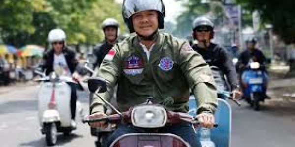 Bareng Komunitas Vespa, Ganjar Blusukan Cek Harga Sembako di Pasar Pekalongan