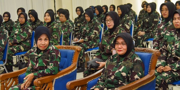 Beri Pengarahan kepada Kowal, Wadan Kodiklatal Ingatkan Tentang Peran Mulia Sebagai Ibu
