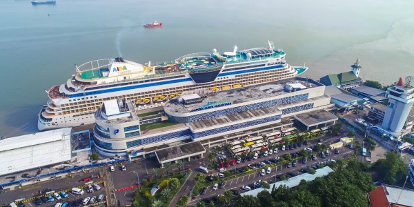 Awali Tahun 2024, Kapal Pesiar MV. Aidabella Kunjungi Pelabuhan Tanjung Perak