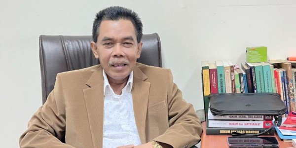 " Apakah Hukum Berkaitan dengan Norma dan Etika " 