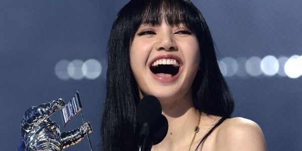 Lisa BLACKPINK Bikin Agensi Baru, LLOUD