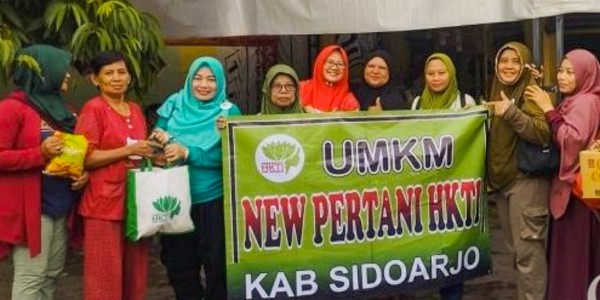 Pertani HKTI Sidoarjo Tetap Masif Aksi Sosial, Ning Lia: Potret Emak-Emak Hebat