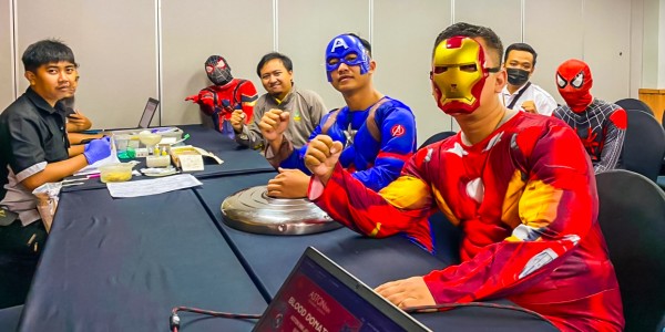 Keren! Pahlawan Super pun Ikut Donor Darah di Smart Hotel Pertama di Jawa Timur