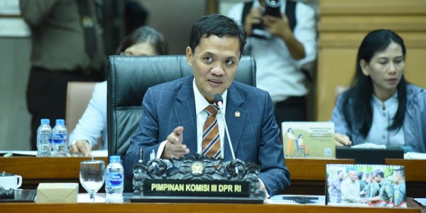 Komisi III DPR Setujui Permohonan Pemberian Kewarganegaraan RI Bagi Tiga WNA
