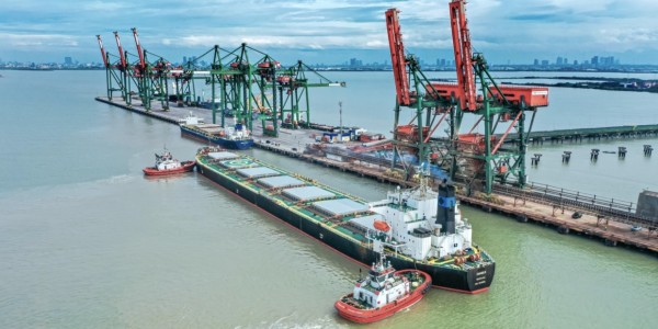 Catat Sejarah, TTL Disinggahi Kapal Curah dengan Draught Terdalam Capai 13,27 Meter