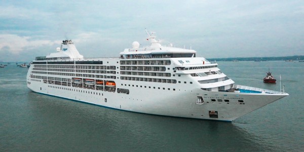 Daya Tarik Wisata Surabaya, 2 Kapal Persiar Sandar Bergantian di Tanjung Perak Selama 2 Hari