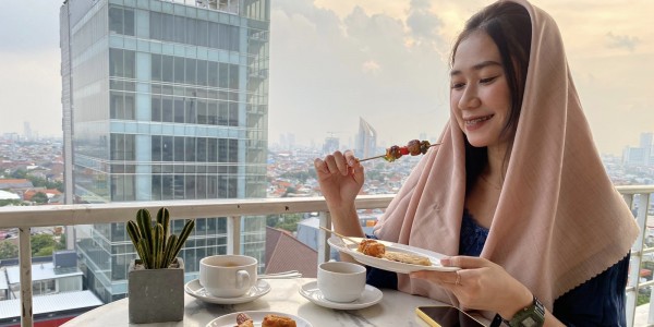 SkyCave Rooftop Lounge Manjakan Anda Buka Puasa di MaxOne Hotel Dharmahusada