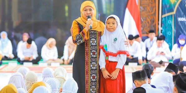 Di Hadapan 800 Anak Yatim se-Kota Kediri, Khofifah Ajak Anak-Anak Miliki Cita-Cita Tinggi