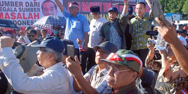 Sejumlah Anggota DPR Temui Pendemo