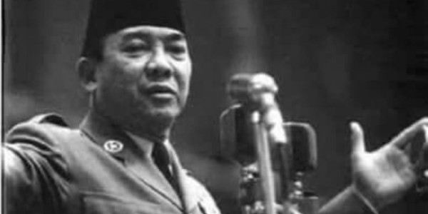 Latar Belakang Mengapa Konstitusi Lama Sebelum? Amandemen Mensyaratkan Presiden dan Wakil Presiden Harus Orang Indonesia Asli.