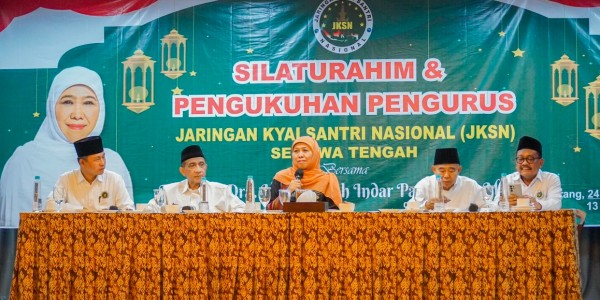 Khofifah Kukuhkan Pengurus JKSN se-Jateng, Kuatkan Ukhuwah Wathaniyah Jaga Kesatuan Bangsa